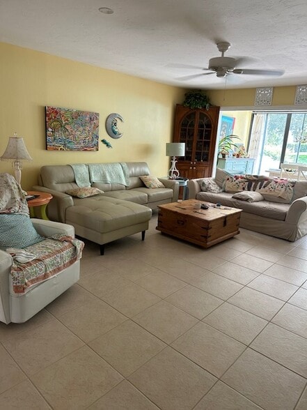 Living room - 5036 Marsh Field Rd