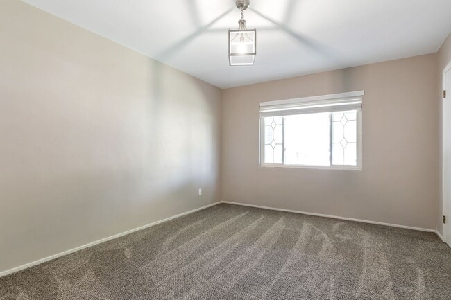 Building Photo - Single Family Home in Hoffman Heights - So...