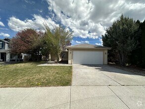 Building Photo - Country living in this single story 3 bedr...