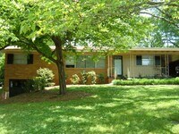 Building Photo - Glencrest 135