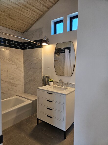 Building Photo - 520 10th St