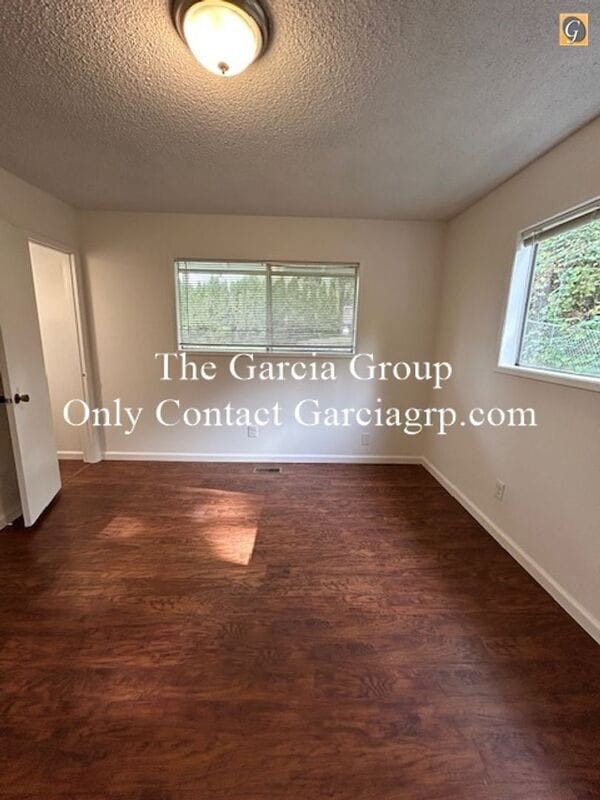Building Photo - 17050 SE Gurnee Ave