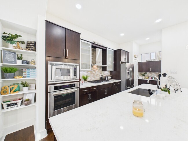 Building Photo - 1404 Spring St