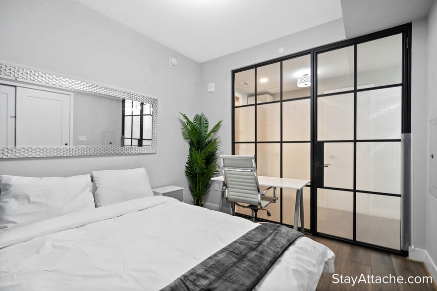 Building Photo - 1300 4th St SE