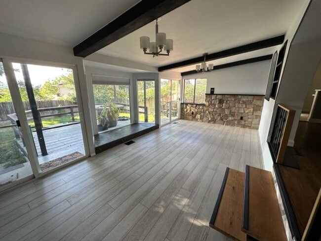 Building Photo - 4BR SFR w/Garage, Updated Kitchen - Deck & Yard in Englewood