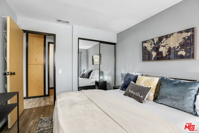 Building Photo - 751 Los Felices Cir E