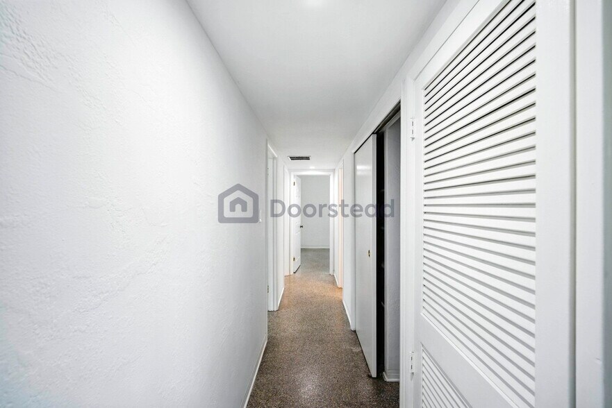 Building Photo - 4291 Porpoise Dr SE