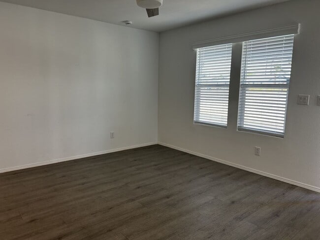 Building Photo - 1601 S Sandhill Rd