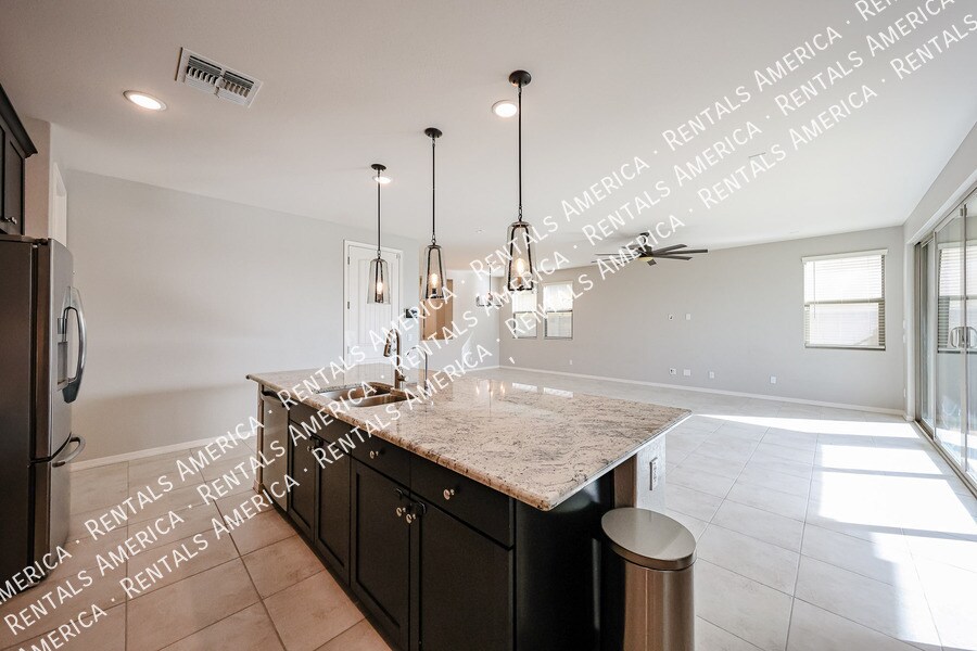 Building Photo - 16215 W Camino de Oro