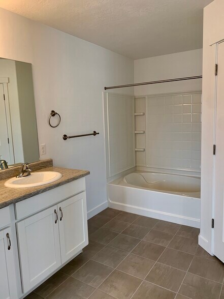 Building Photo - 1264 W Cinch Way