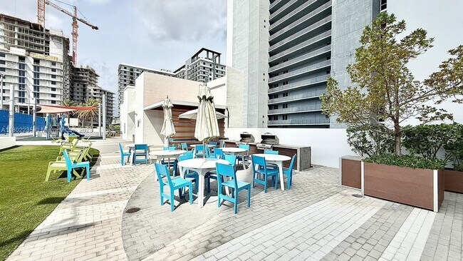 Building Photo - 16385 Biscayne Blvd