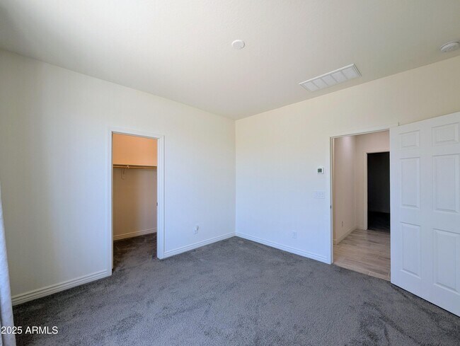 Building Photo - 6952 W Golden Ln