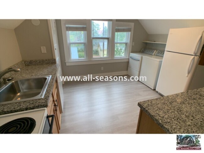 Building Photo - Charming Updated 2 Bedroom Unit on the Old North End!