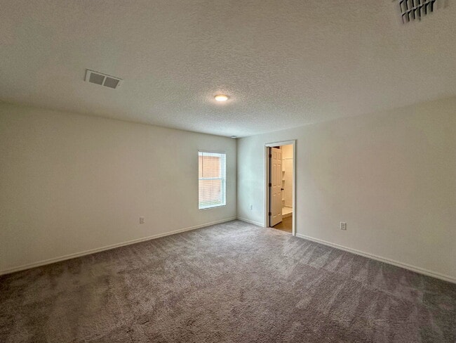 Building Photo - Large Family Home