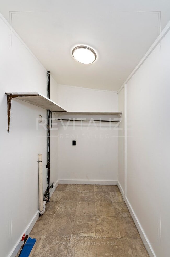 Building Photo - Adorable 3 Bed 2 Bath Cottage with Double ...