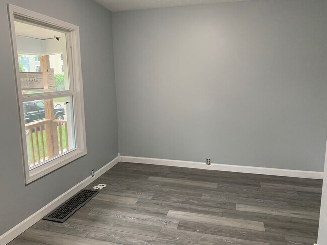 Building Photo - 4 bed/2 bath house in the heart of the Wes...