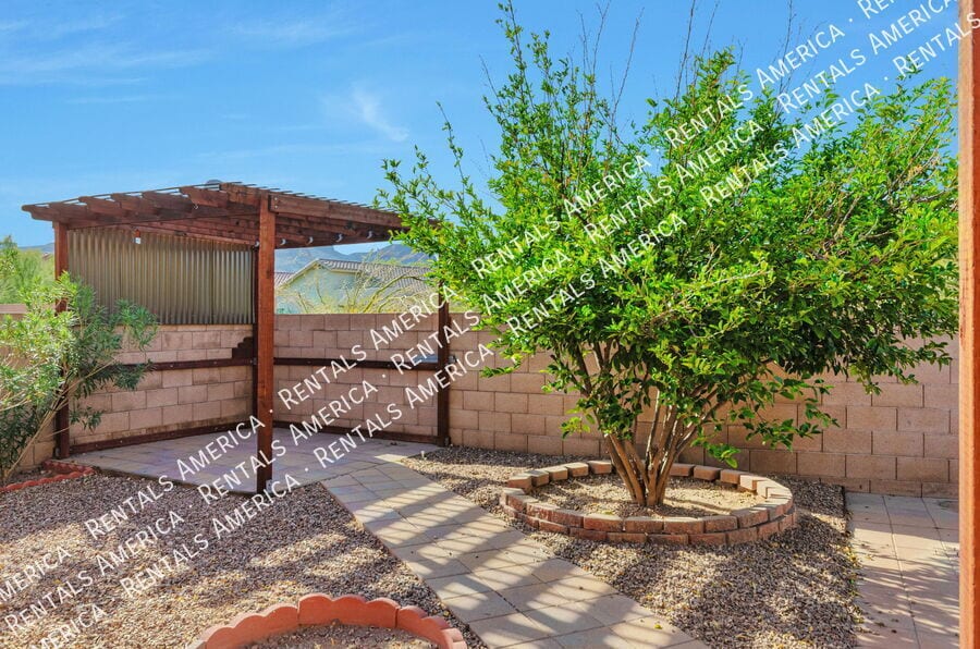 Building Photo - 8321 N Rocky View Ln