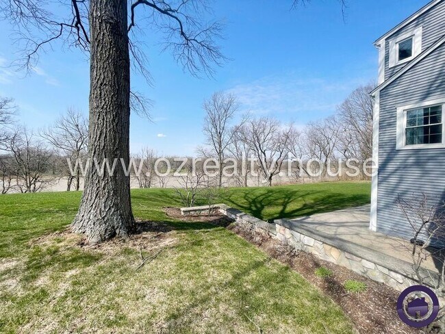 Building Photo - 25101 W River Rd