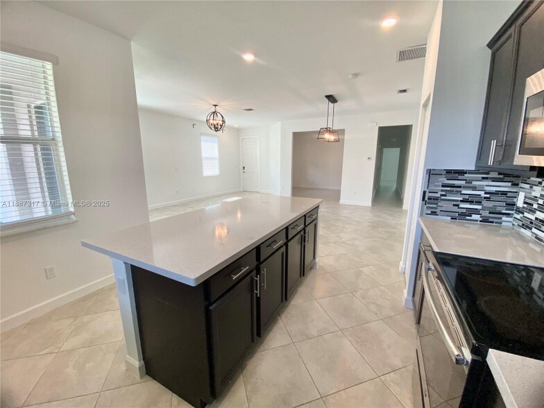 Building Photo - 7879 NW Greenbank Cir