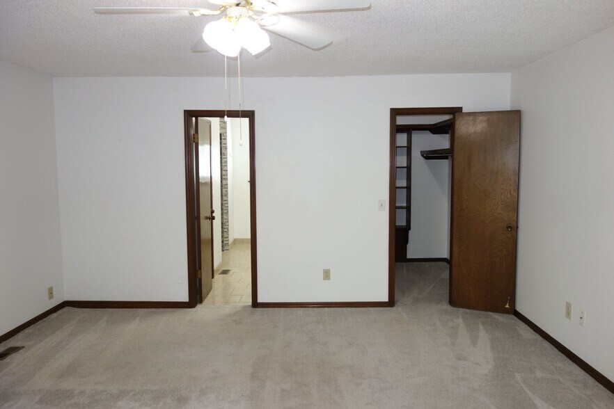 Building Photo - 3324 E 73rd St
