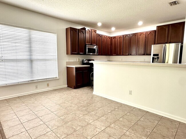 Building Photo - North Hampton! Amenities Galore! 4 Bed, 3 Bath!