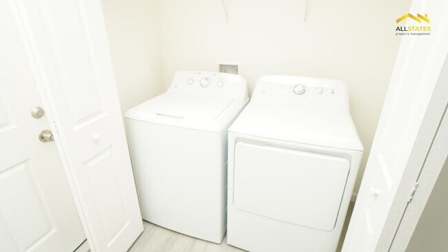 Building Photo - 13905 SW 81 Cir