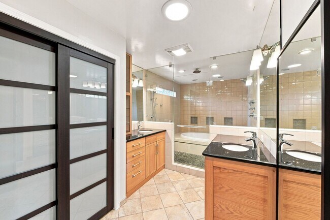 Building Photo - 12445 Green Meadow Ln
