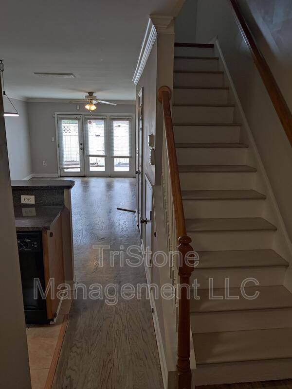 Building Photo - 1210 Green Oaks Ln