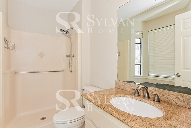 Building Photo - Come and view this 3 bedroom, 2.5 bathroom home