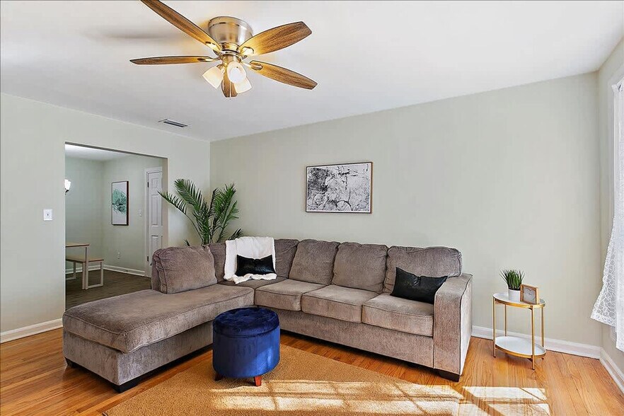 Building Photo - 8633 Emerald Isle Cir S