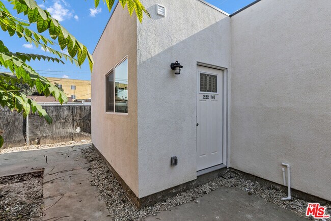 Building Photo - 220 E Vernon Ave