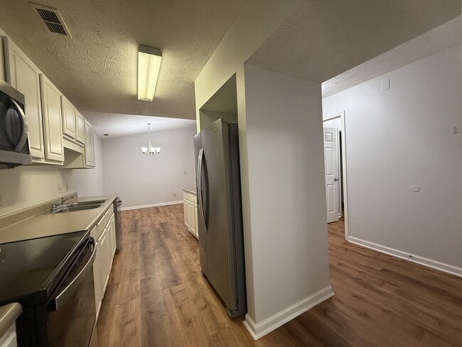 Building Photo - 513 Meadowland Ct