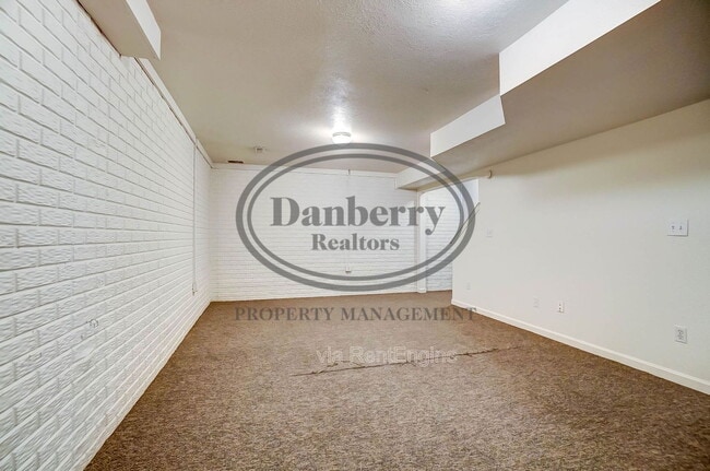 Building Photo - 3733 Willow Run Dr