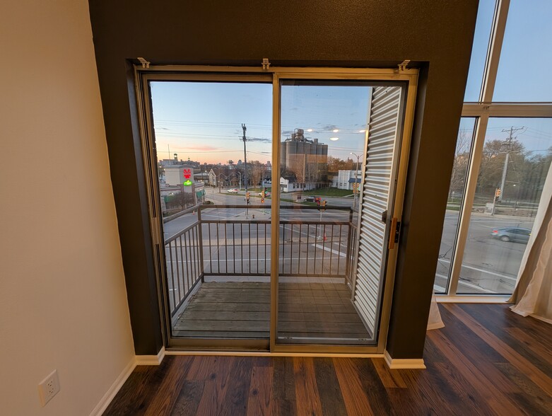 Building Photo - 2121 S Kinnickinnic Ave