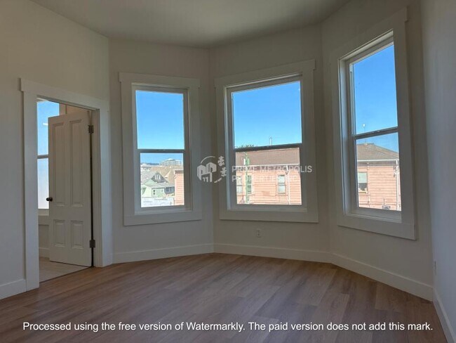 Building Photo - 3 bedroom in Oakland CA 94619