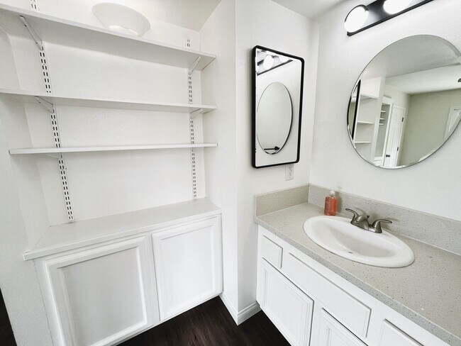 Building Photo - Turnkey 3-Bedroom Home with Modern Upgrade...