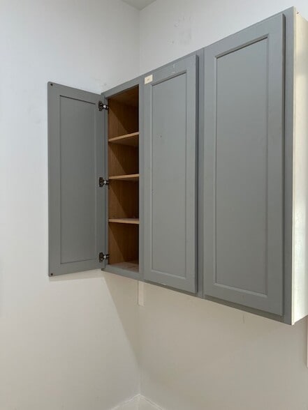 Walk-in Closet - 2029 Maryland Ave