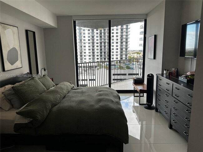 Building Photo - 5252 NW 85th Ave