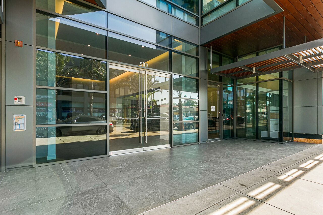 Building Photo - 900 Wilshire Blvd