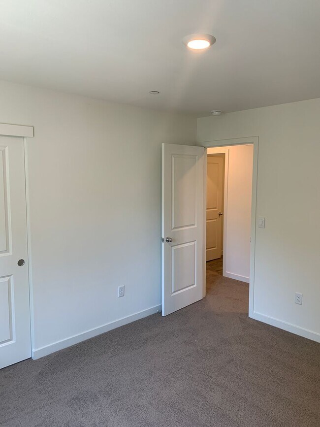 Building Photo - 873 Bertino Pl