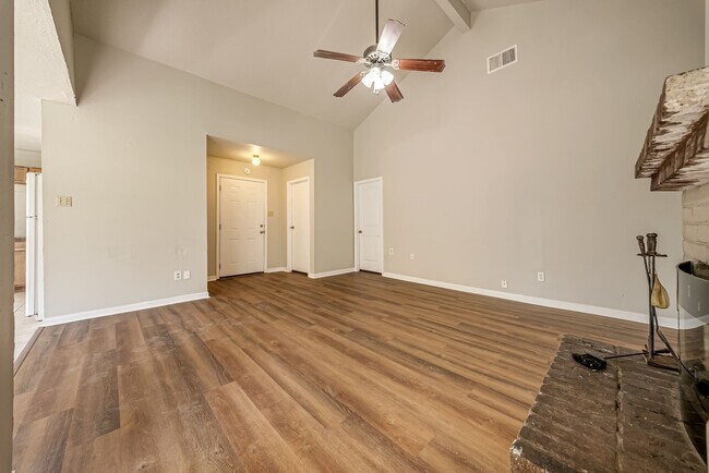 Building Photo - 3111 Overcross Dr