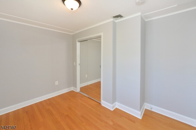 Building Photo - 142 Grand Ave