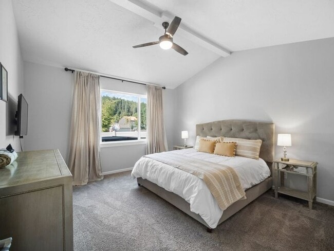 Building Photo - Fully Furnished Luxury 3-Bed, 2-Bath Home ...