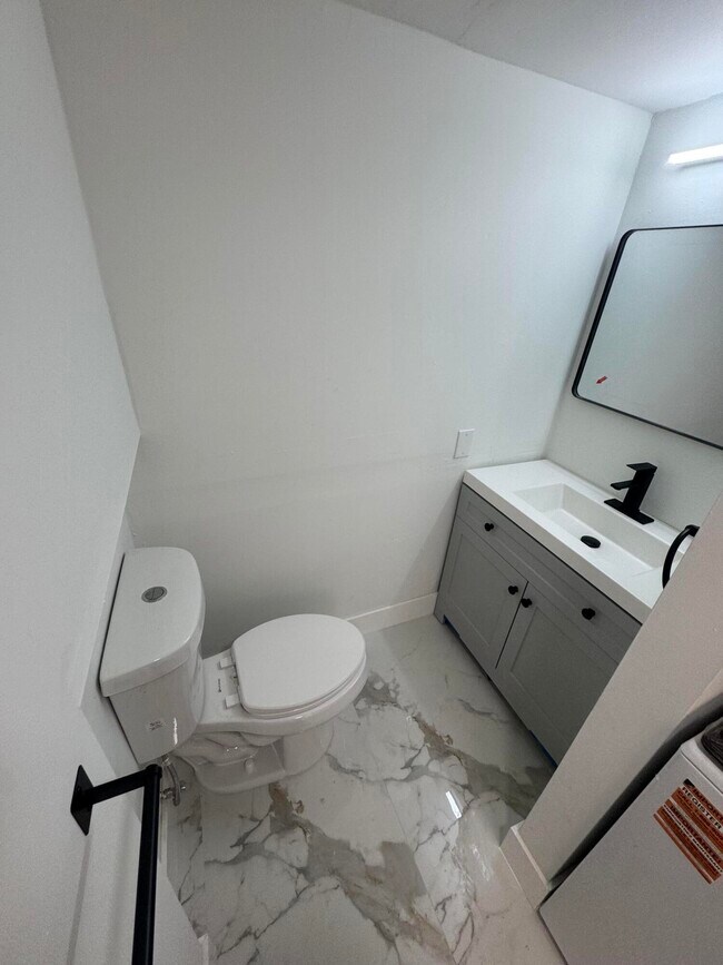 Building Photo - 4204 Waterview Cir