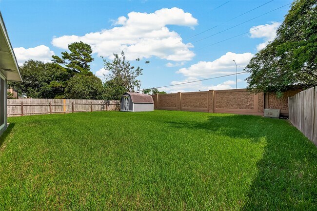 Building Photo - 2714 S Brompton Dr