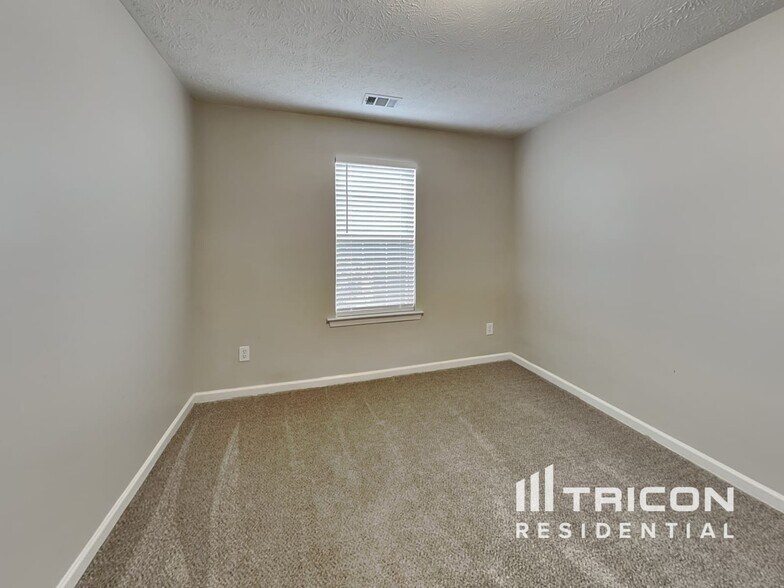 Building Photo - 5085 Towne Park Dr