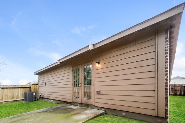 Building Photo - 21219 Slate Bend Dr