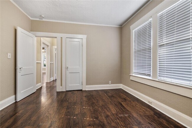 Building Photo - 1209 E Ida St