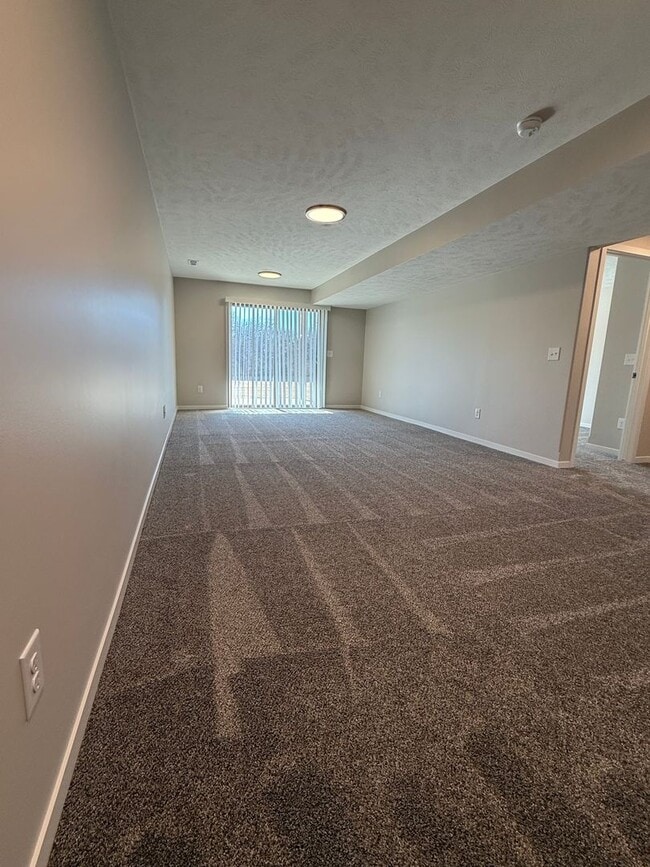 Building Photo - Walkout ranch townhome with 2 stall garage. Spacious 2 bedrooms with walk in closets, 2.5 bathroo...