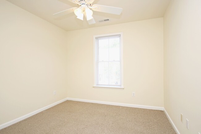 Building Photo - End-Unit Melbourne Park Townhome